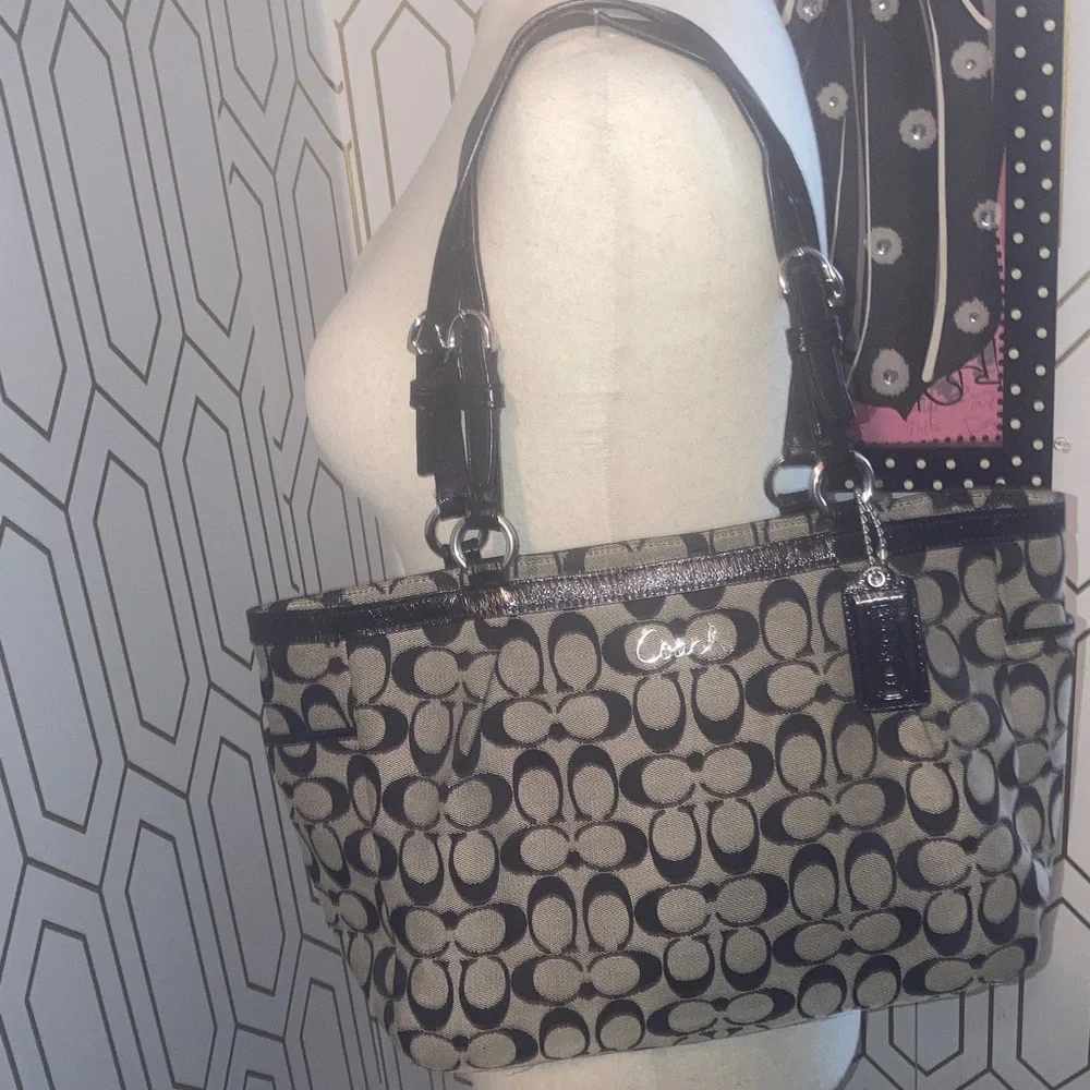 Vintage Authentic Coach Signature Medium Tote Black and White 2012 - Picture 16 of 16